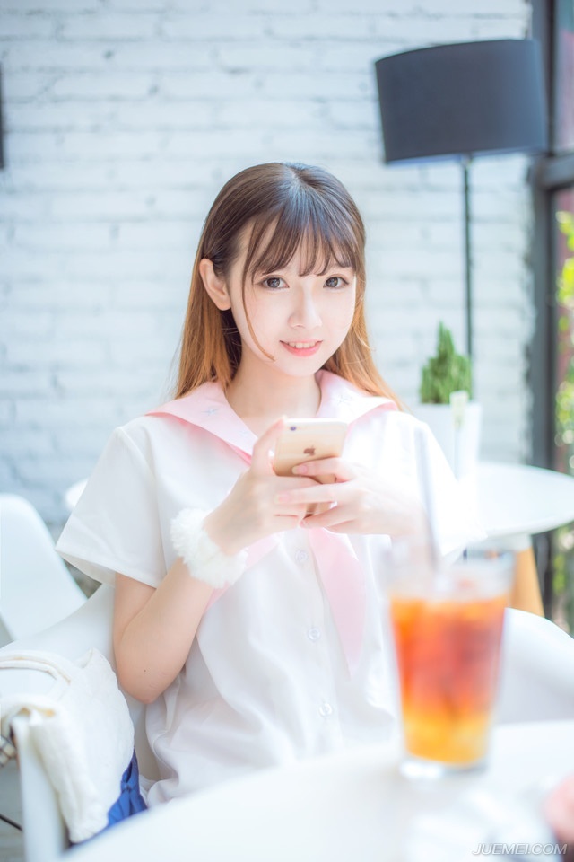 “错。”法正摇了摇头，有些怜悯的看向刘璋：“到现在还没明白吗？他只是一个诱因，若非军中将士早已对你不满，就算真有此事，又怎会十万大军皆叛？这一切，皆因你无能而起。”